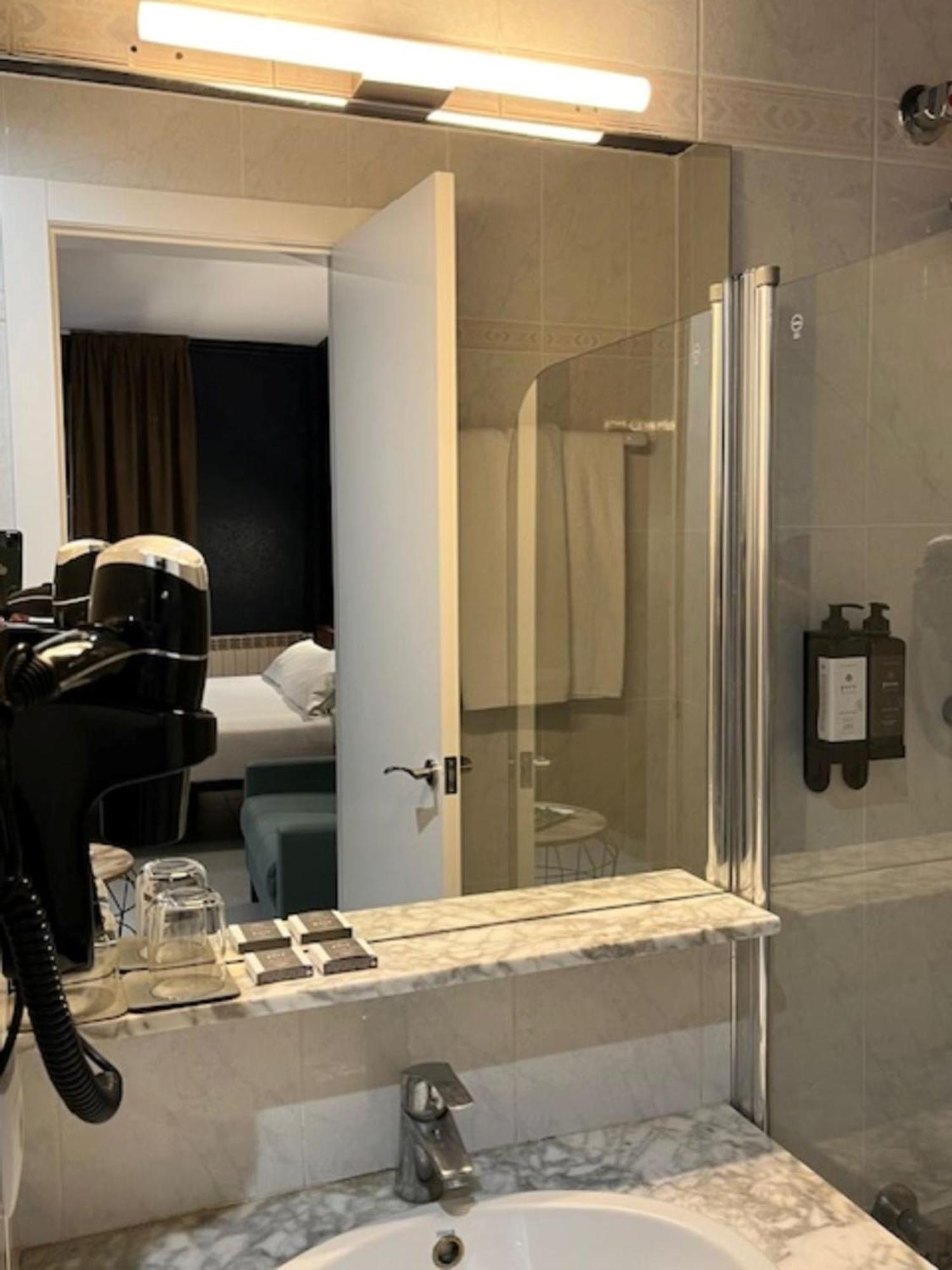 Hostal Iznajar Barcelona — Fotos 3